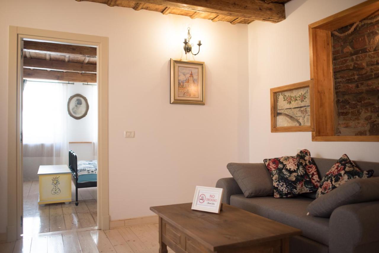 Crown Of Karolina Apartment Brasov Luaran gambar
