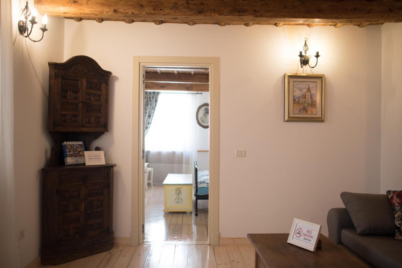 Crown Of Karolina Apartment Brasov Luaran gambar