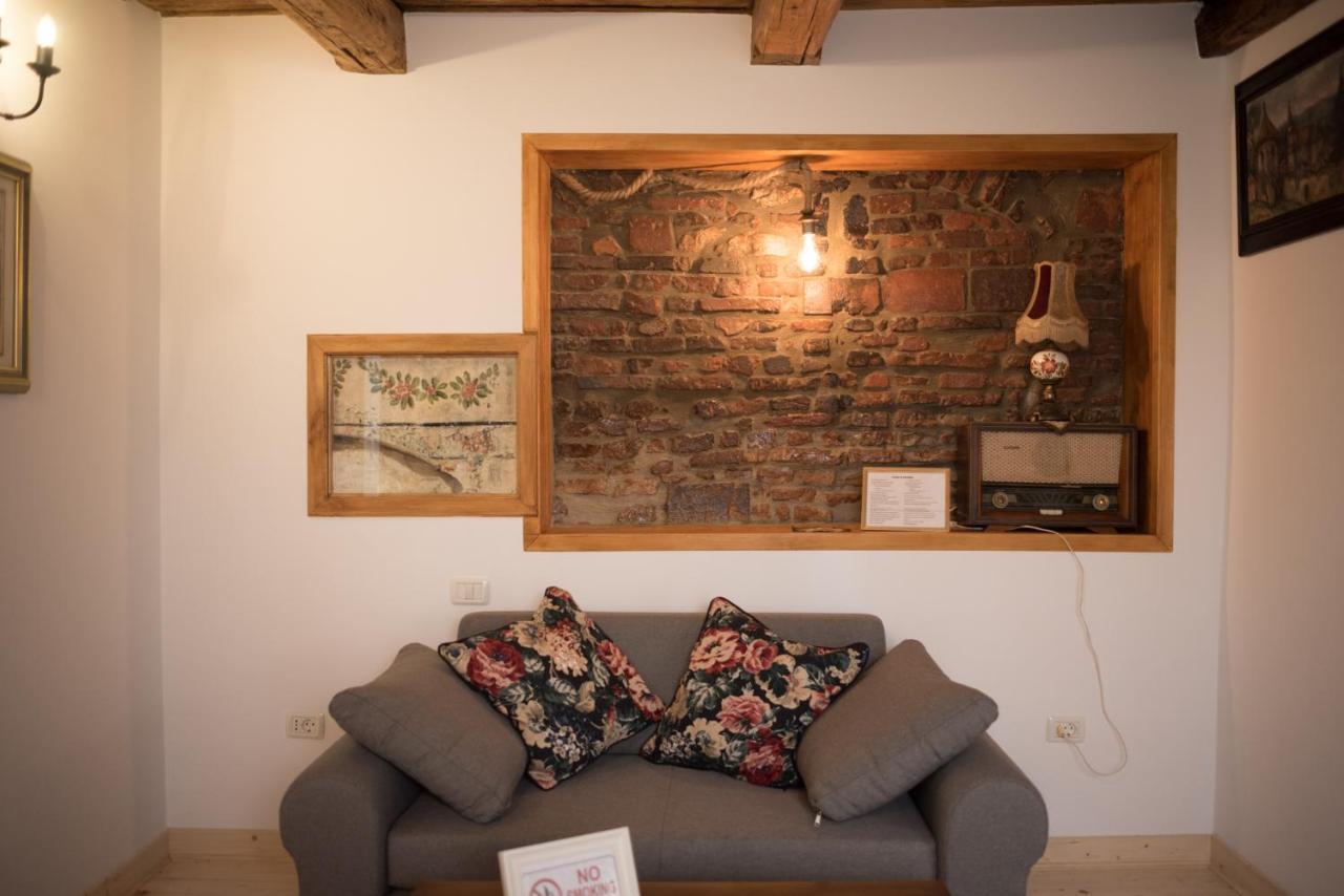 Crown Of Karolina Apartment Brasov Luaran gambar