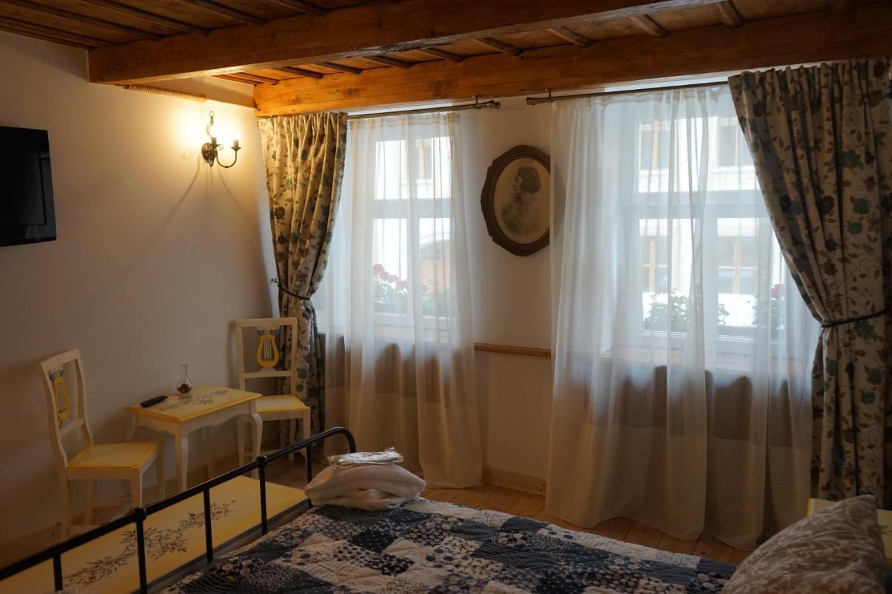 Crown Of Karolina Apartment Brasov Luaran gambar